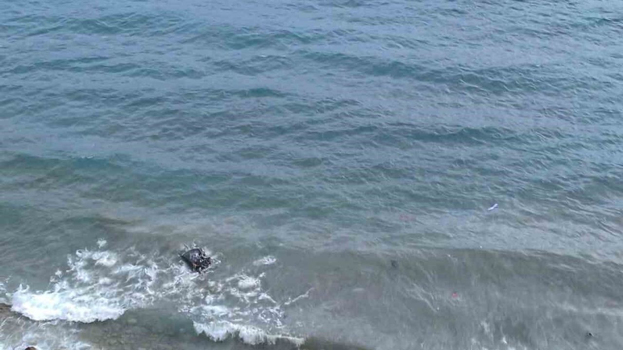 Datça'da araç virajı alamayıp denize uçtu: 1 yaralı