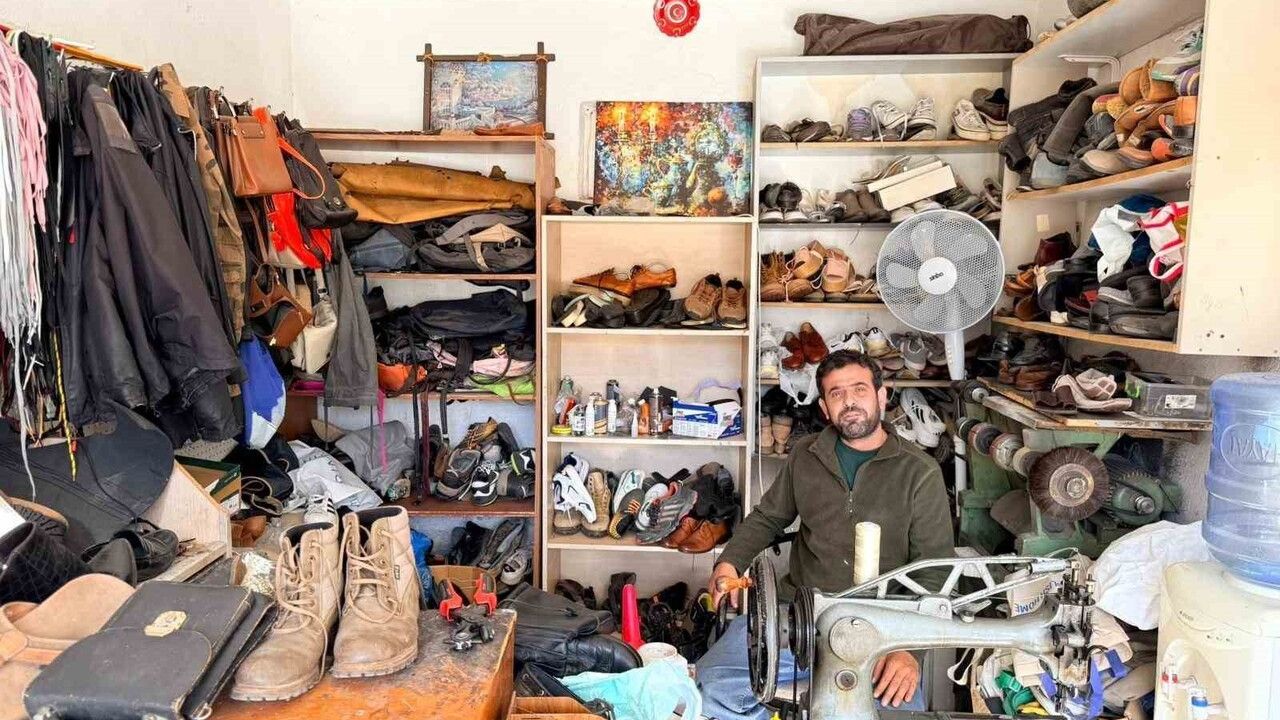 Datça’nın tek ayakkabı tamircisi Rıdvan Arslan: 26 yıldır Ambarcı Caddesi'nde