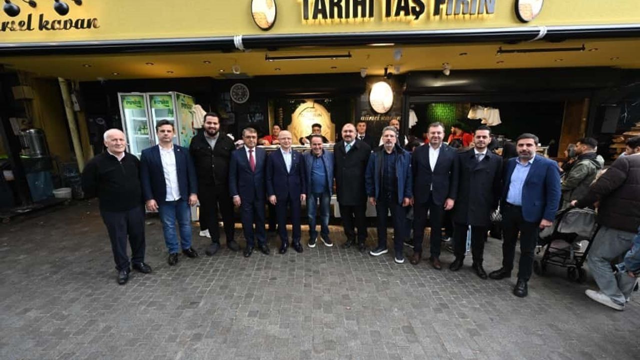 Davut Gürkan Abdal Meydanı'nda çarşı esnafıyla buluştu