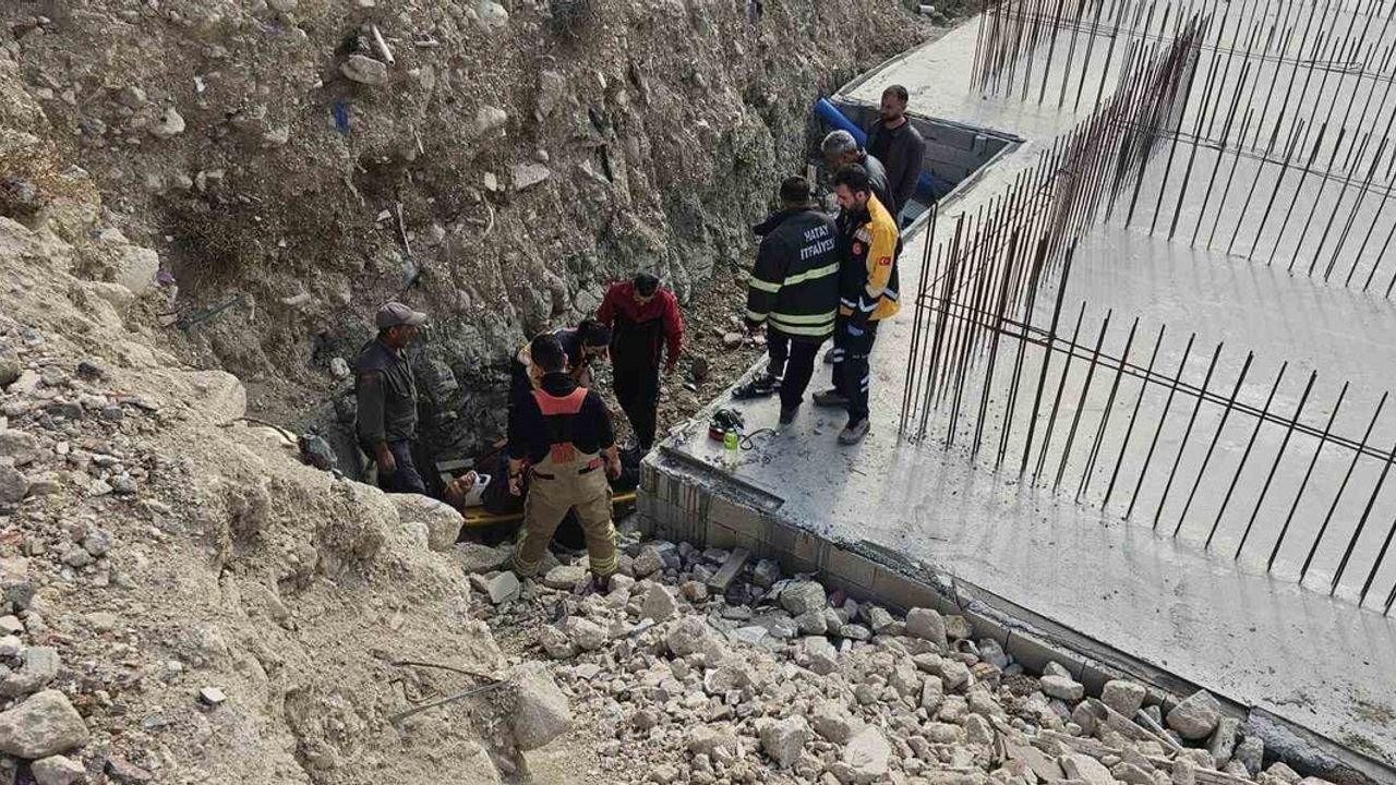 Defne'de inşaat temeline düşen kişi itfaiye tarafından kurtarıldı