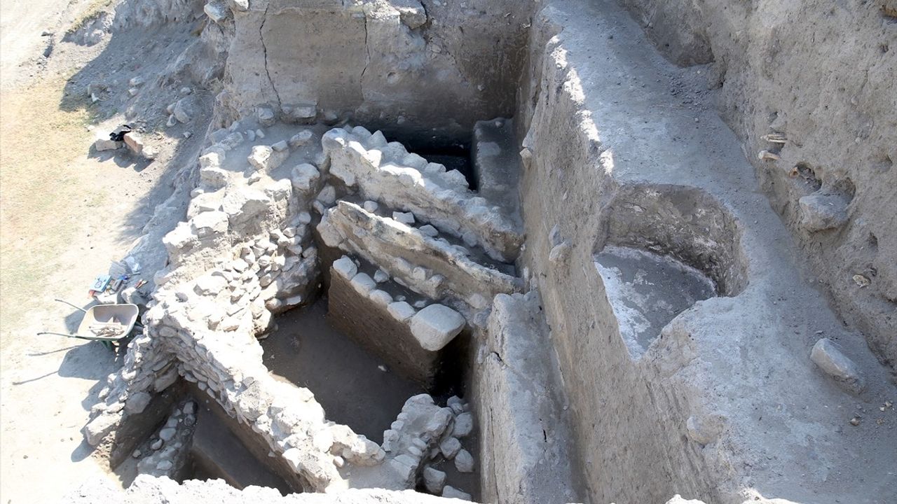 Değirmenler Höyük: Karaz Kültürü Öncesi Mimari Bulgular