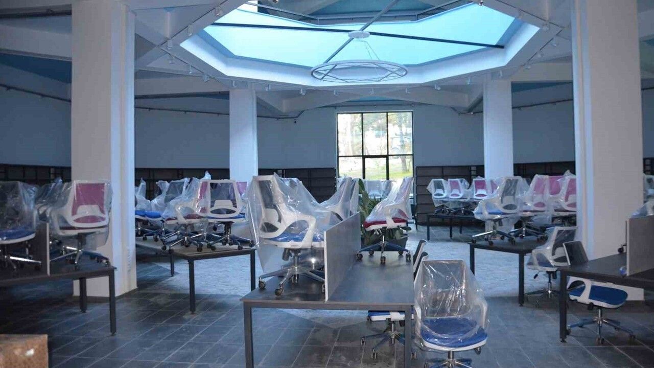 Demirci'de Özgen İzmiroğlu Adına Kültür, Bilim ve Teknoloji Merkezi Açıldı