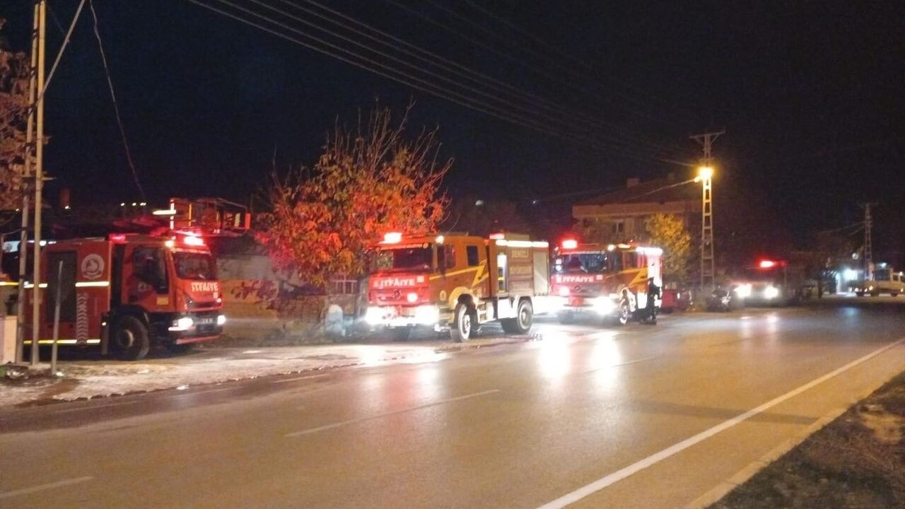 Denizli Çivril'de tek katlı evde yangın kontrol altına alındı