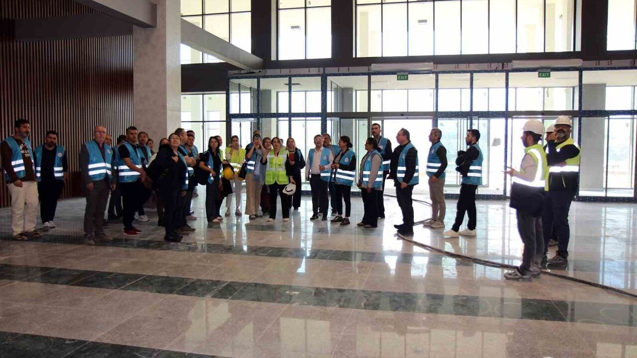 Denizli'de 500 yataklı Acil Durum Hastanesine taşınma planları yerinde incelendi