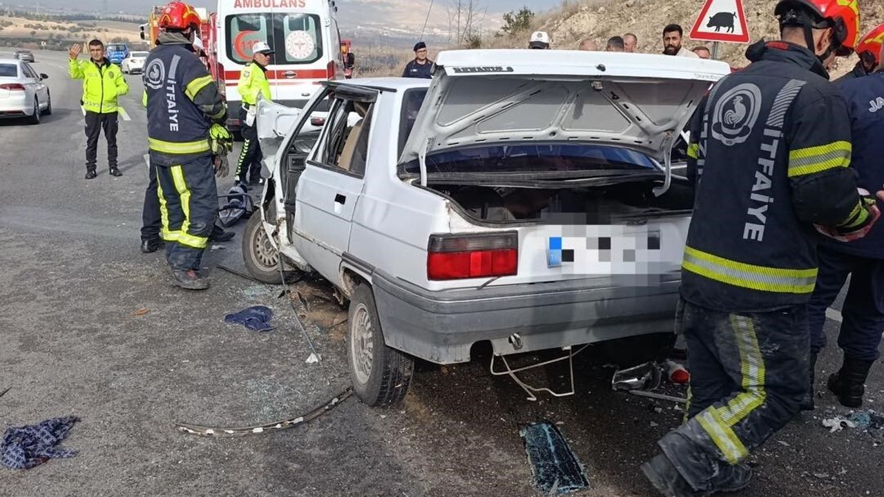 Denizli'de kamyona arkadan çarpan otomobil: 1 ölü, 1 yaralı