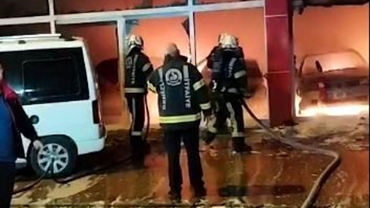 Denizli'de Kundaklama Olayı: Oto Galeri Ateşe Verildi