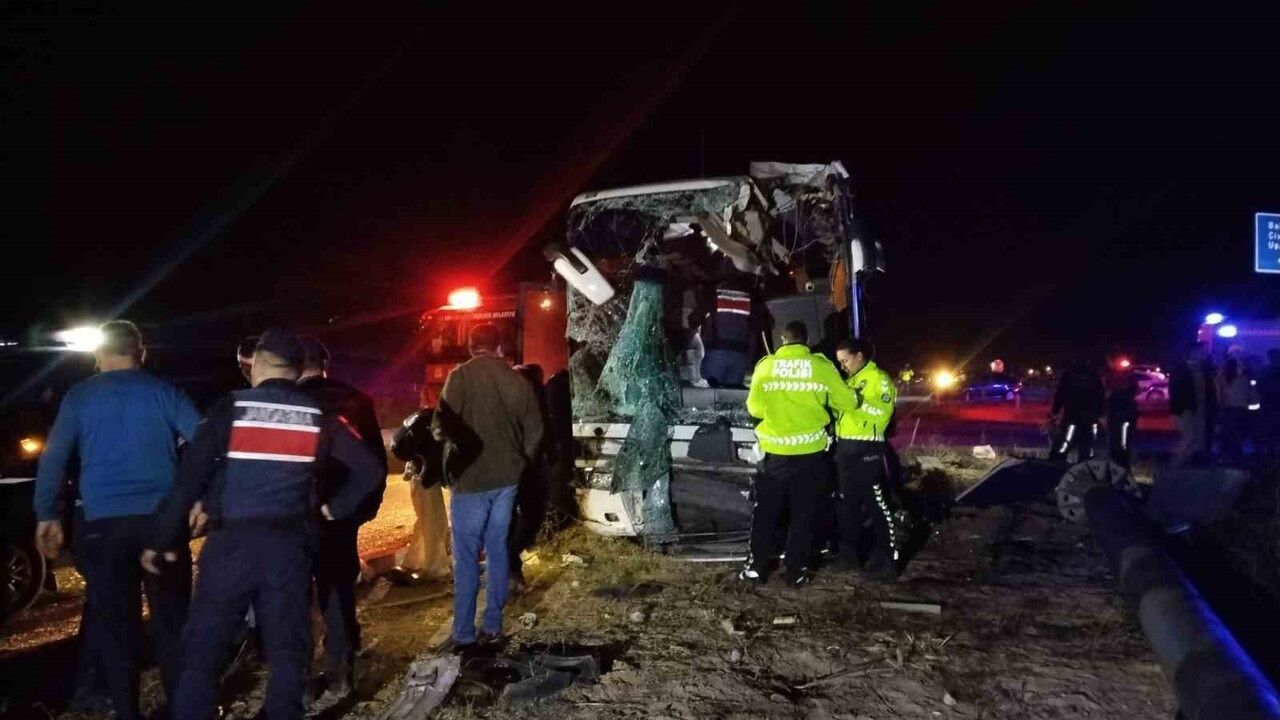 Denizli'de minibüs ile yolcu otobüsü çarpıştı: 10 yaralı