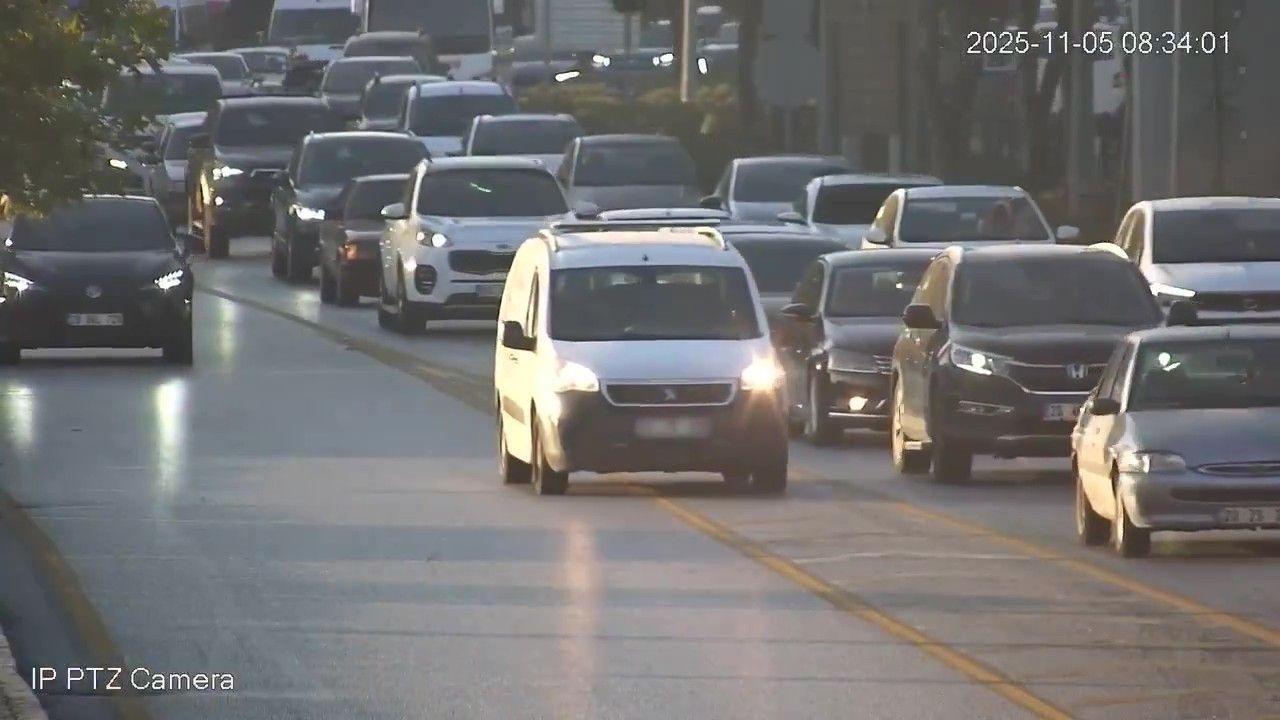 Denizli'de Üçgen Köprülü Kavşakta Kameralı Şerit Denetimi