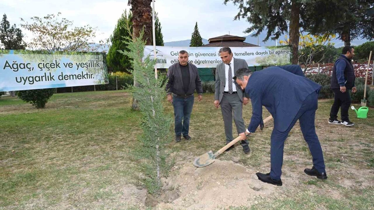 Denizli'de 'Yeşeren Eller Hareketi' ile 250 Fidanlık Dikim Başladı