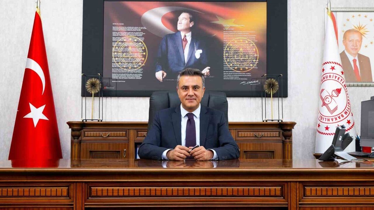 Denizli İl Milli Eğitim Müdürü Emre Çalışkan’dan 24 Kasım Öğretmenler Günü mesajı