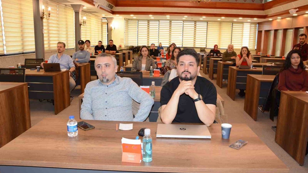 Denizli Ticaret Odası'nda Üretken Yapay Zekâyla Verimlilik Tartışıldı