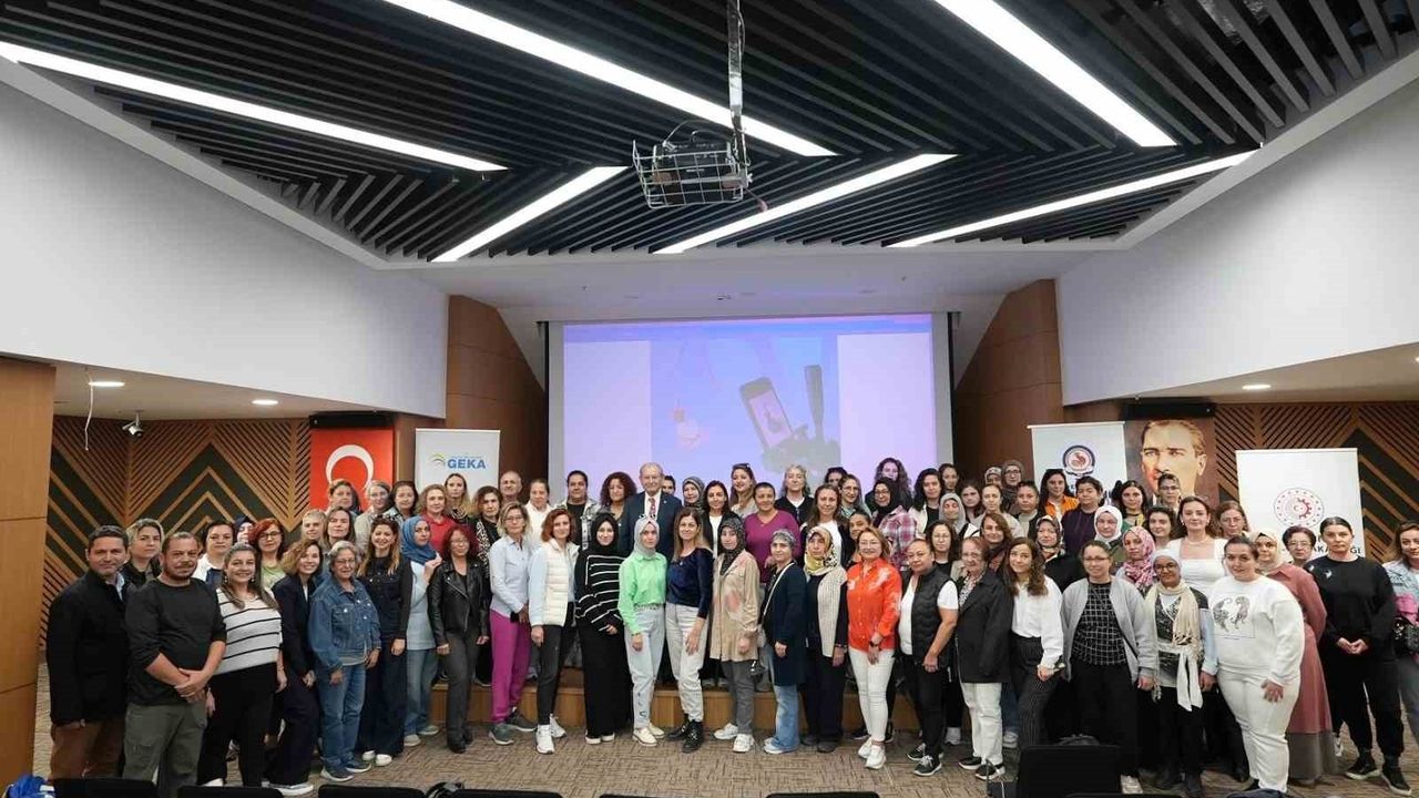 Denizlili kadınlar e-ticarette fotoğrafçılık becerilerini güçlendiriyor