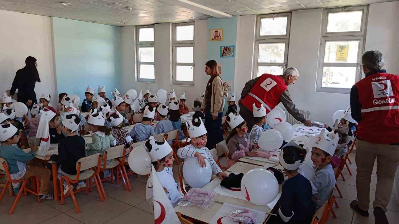 Dicle'de Kızılay Haftası Coşkusu