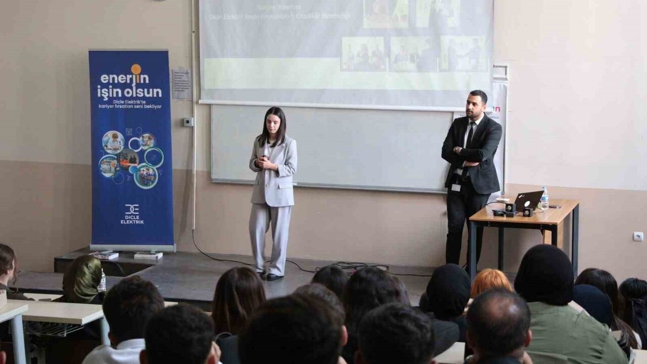 Dicle Elektrik, 'Enerjin İşin Olsun' kapsamında Mardin Artuklu Üniversitesi öğrencileriyle buluştu
