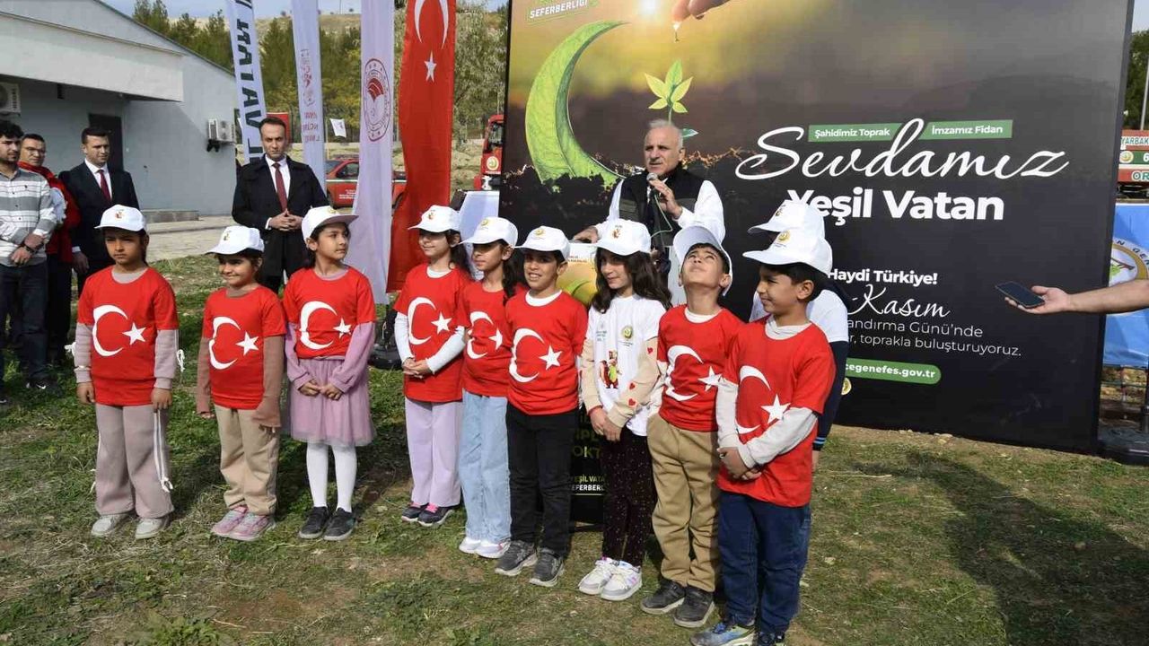 Dicle Gençlik Kampı'nda 11 Kasım'da Toplu Fidan Dikimi