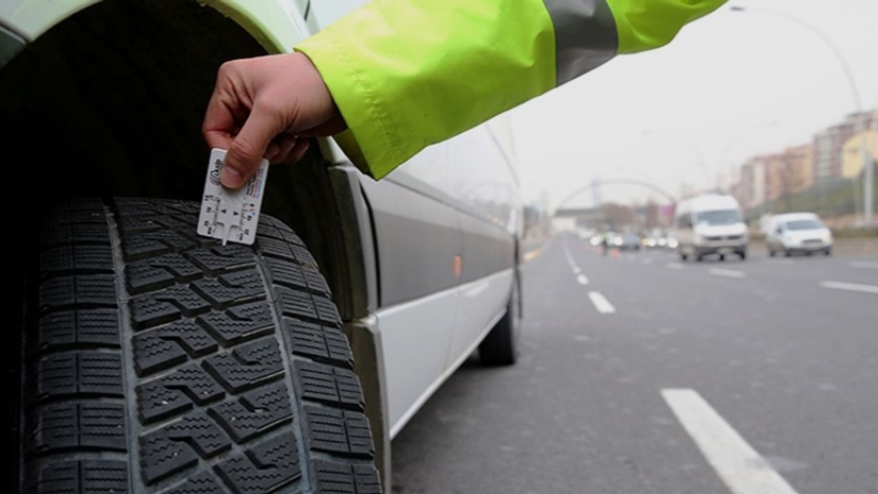DİKKAT! Tarihler Geri Çekildi, Ceza 5 Bin TL'yi Aştı: Kış Lastiği Zorunluluğunda Yeni Dönem