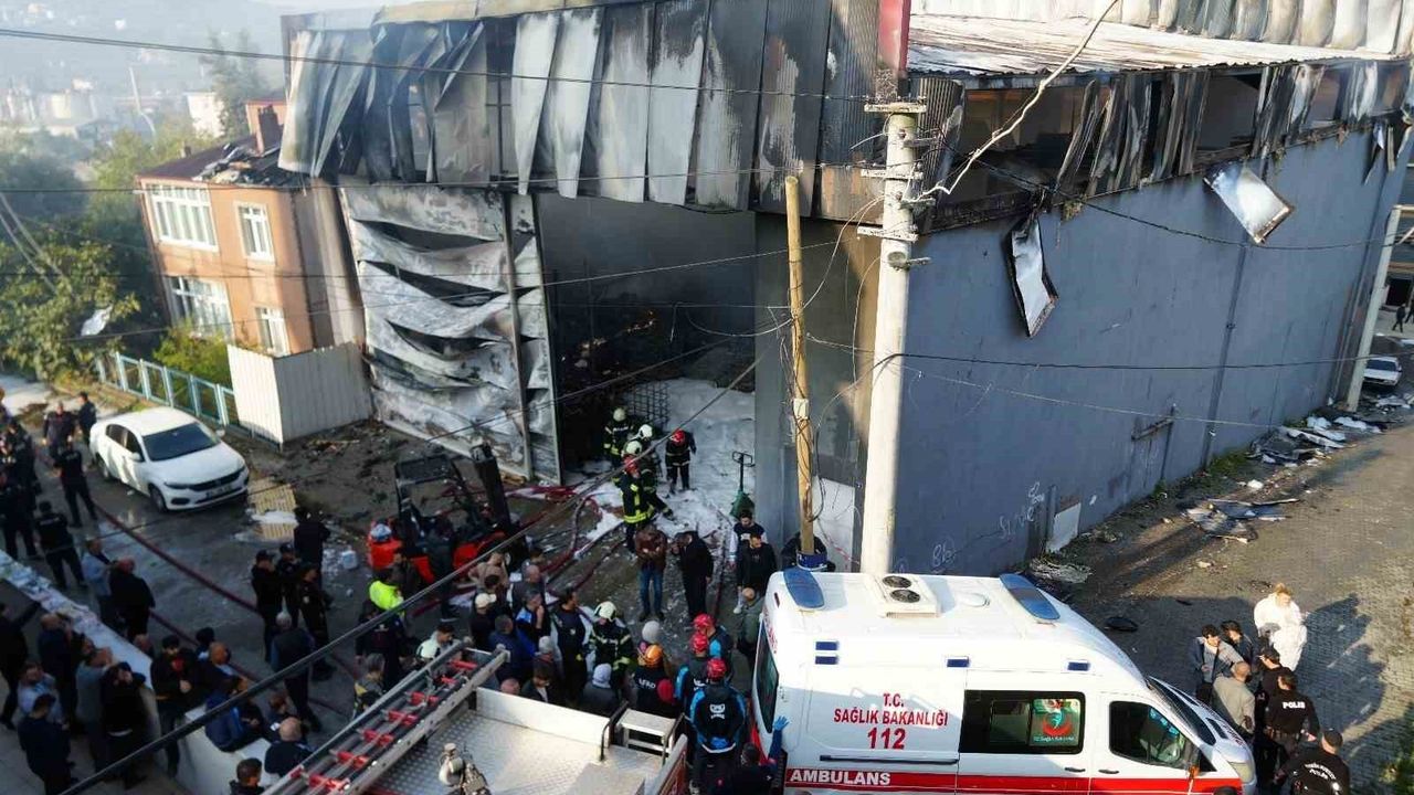 Dilovası'nda parfüm dolum tesisi yangını: akaryakıt istasyonuna sıçraması engellendi