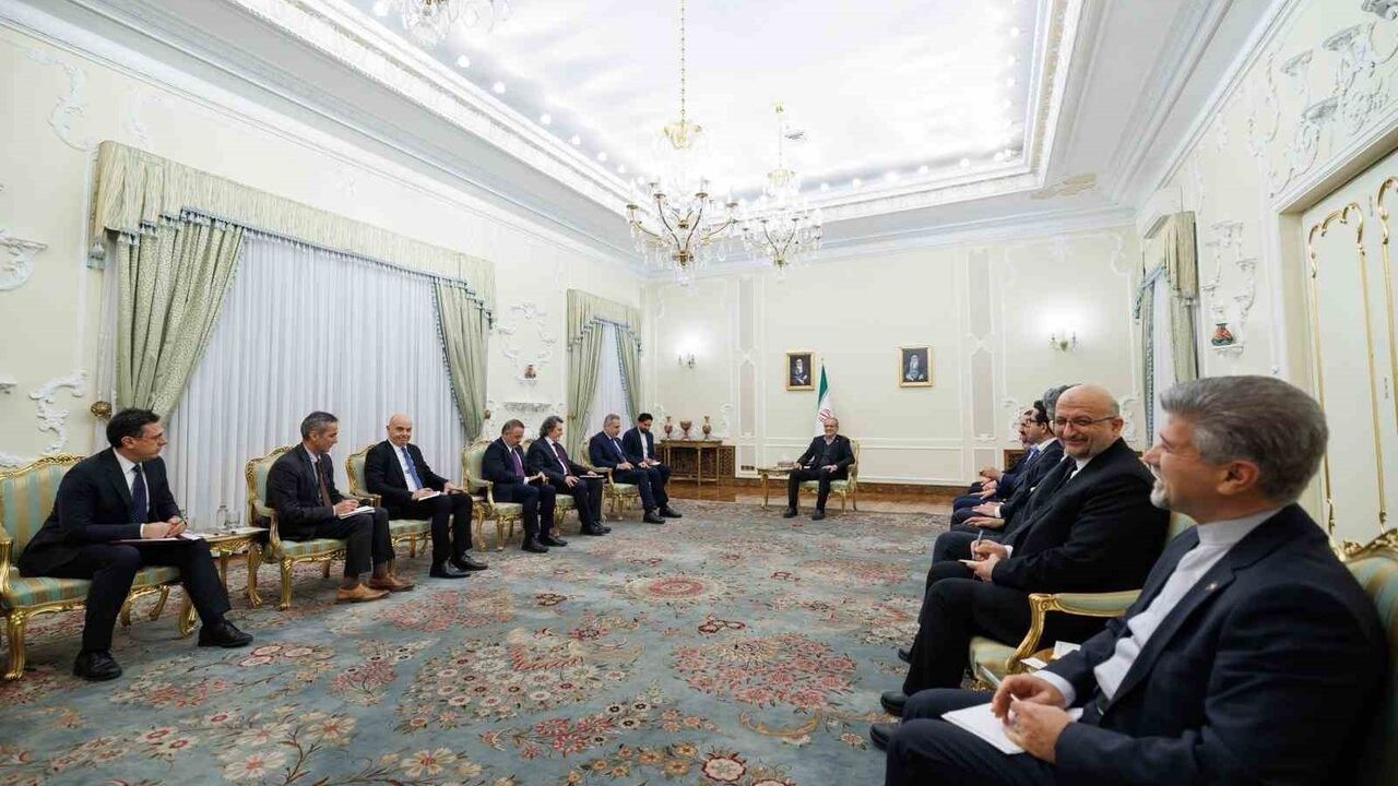 Dışişleri Bakanı Hakan Fidan, İran Cumhurbaşkanı Mesud Pezeşkiyan ile Tahran'da görüştü