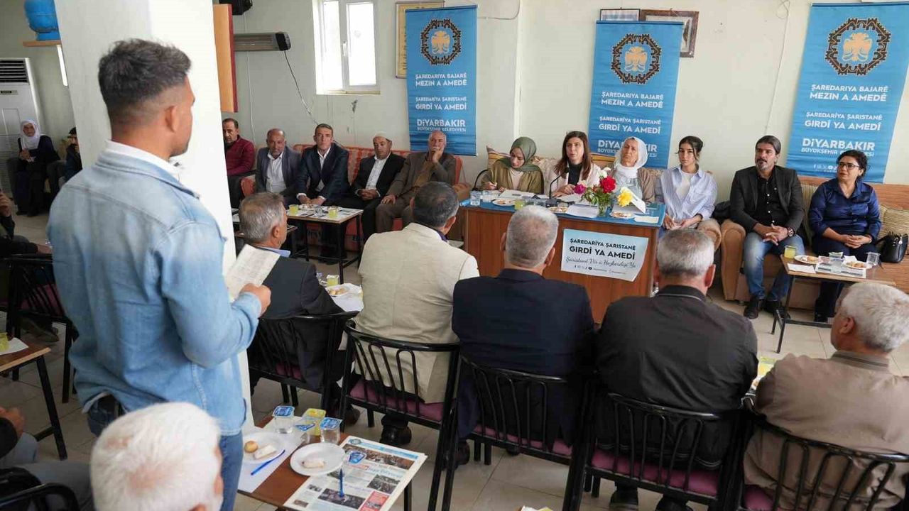 Diyarbakır Büyükşehir Belediye Başkanı Bucak, Hazro'daki Muhtarlarla Buluştu