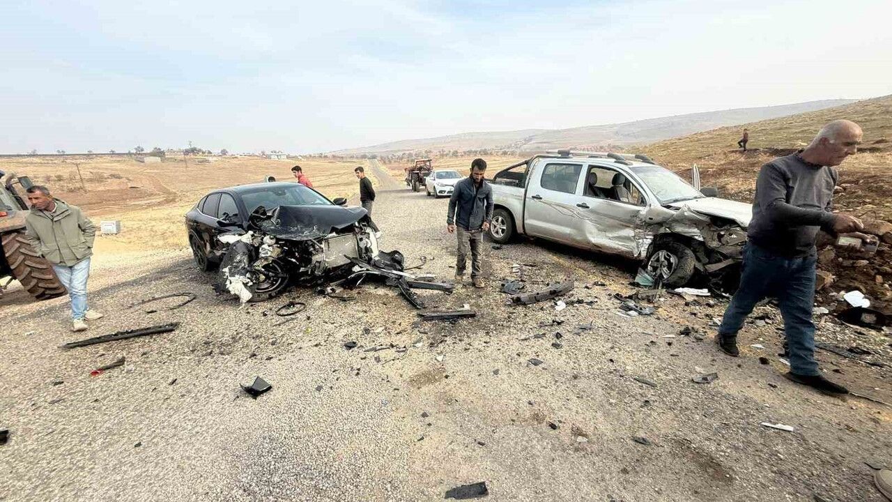 Diyarbakır Çınar'da Kafa Kafaya Çarpışma: 2 Kişi Yaralandı