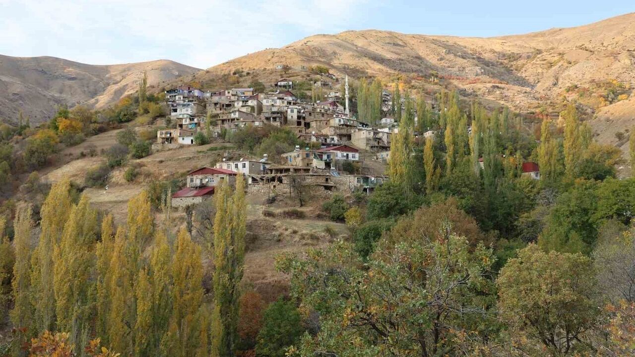 Diyarbakır Çüngüş’te asırlık kerpiç evlerde sonbahar renkleri