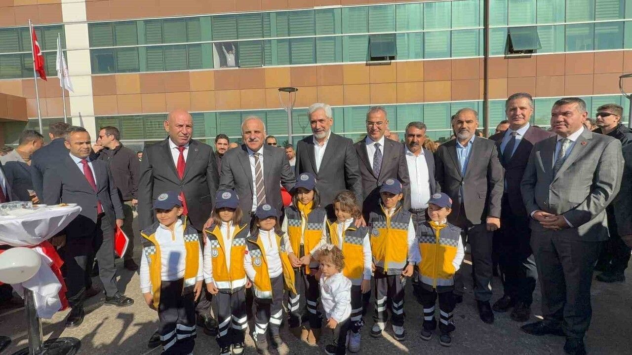 Diyarbakır'da 15 ambulans ve sağlık kuruluşları hizmete açıldı