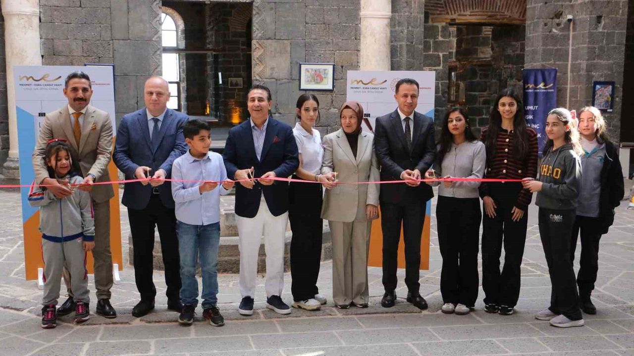 Diyarbakır'da Genç Sanatçılara Ödülleri Verildi