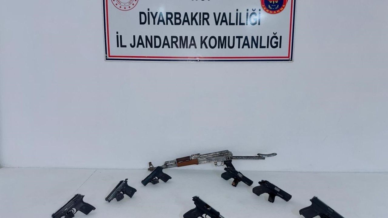 Diyarbakır'da JASAT operasyonunda çok sayıda ruhsatsız silah ele geçirildi