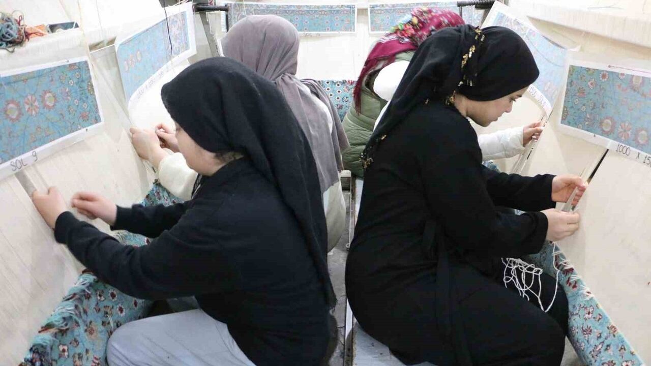 Diyarbakır’da kadınların el emeği halıları Avrupa pazarında
