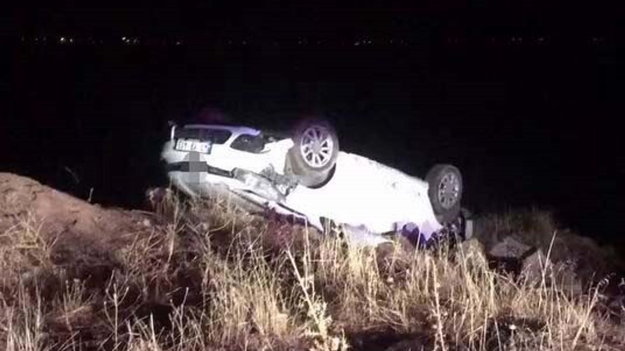 Diyarbakır'da otomobil şarampole yuvarlandı: 1 yaralı