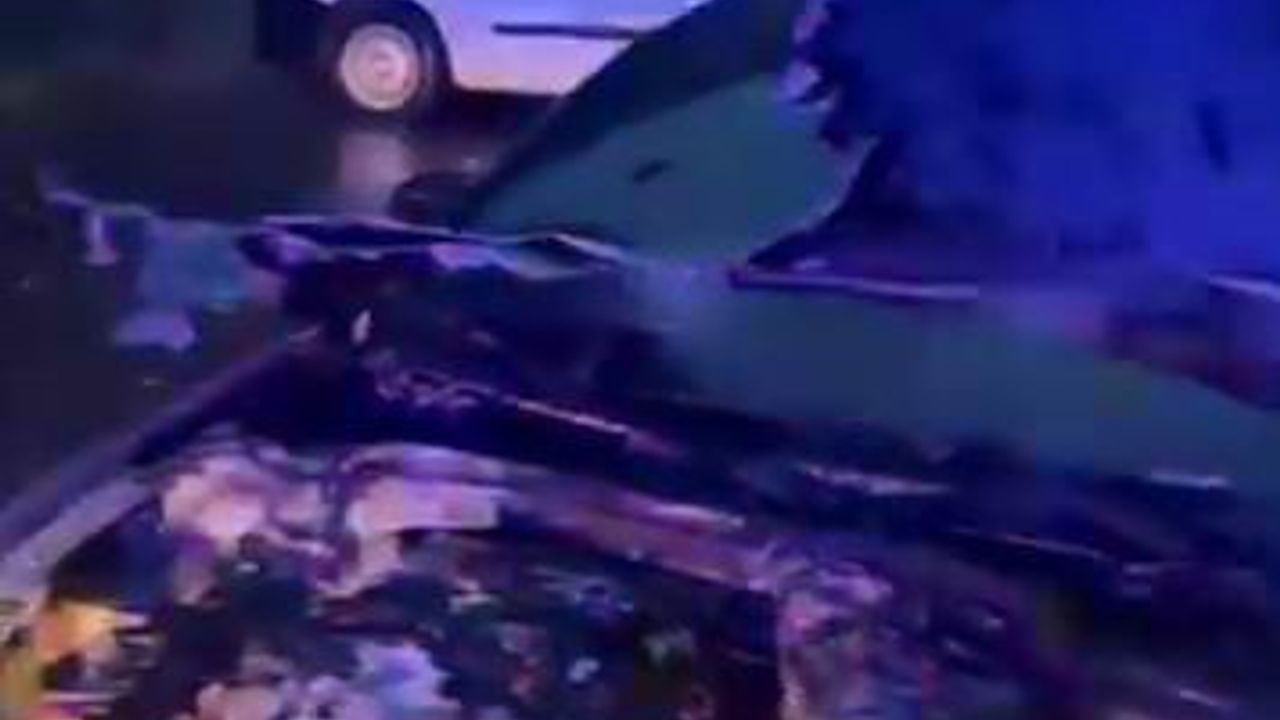 Diyarbakır'da Park Halindeki Lüks Otomobil Alev Aldı