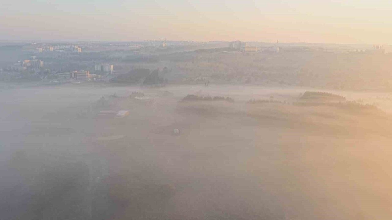 Diyarbakır’da tarihi mekanlar sisle kaplandı