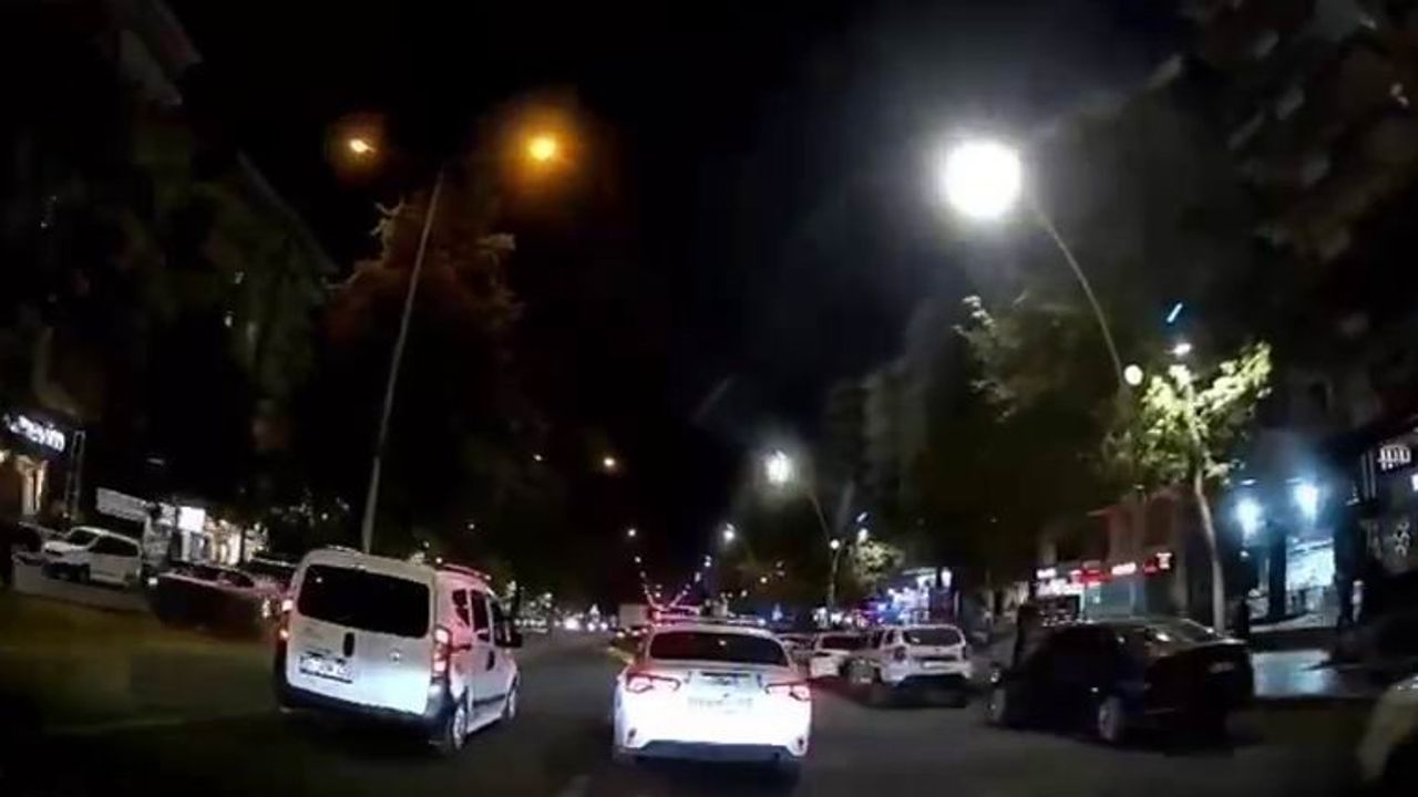 Diyarbakır'da trafik polisi, yere düşen çocuğun hastaneye yetişmesini sağladı