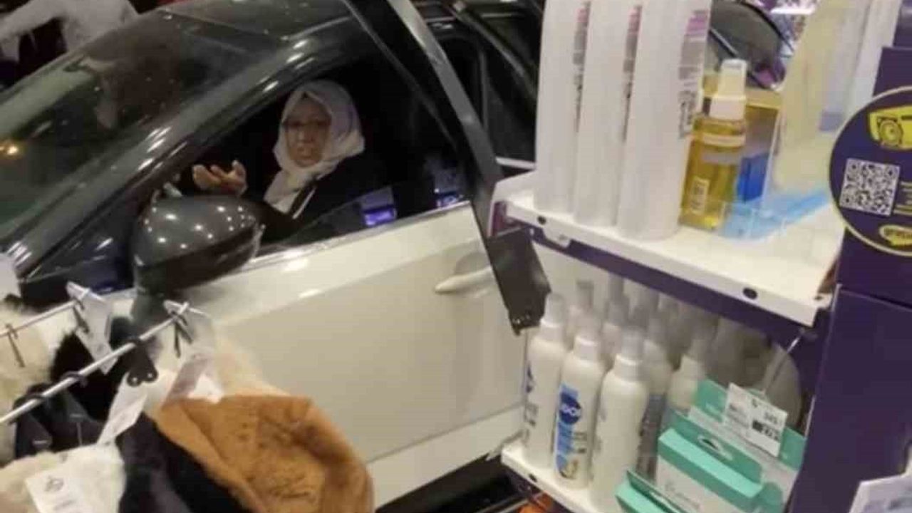 Diyarbakır Kayapınar'da otomobil kozmetik mağazasına girdi