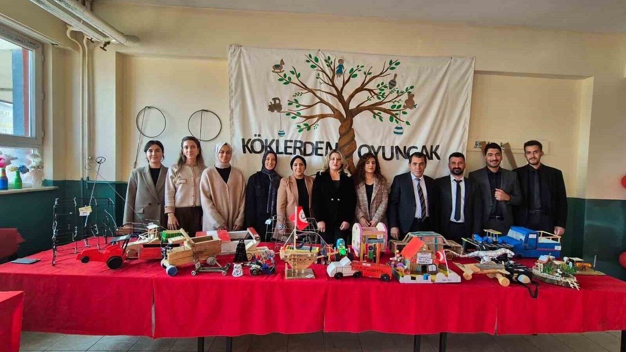 Doğanşehir'de 'Köklerden Oyuncak' Sergisi