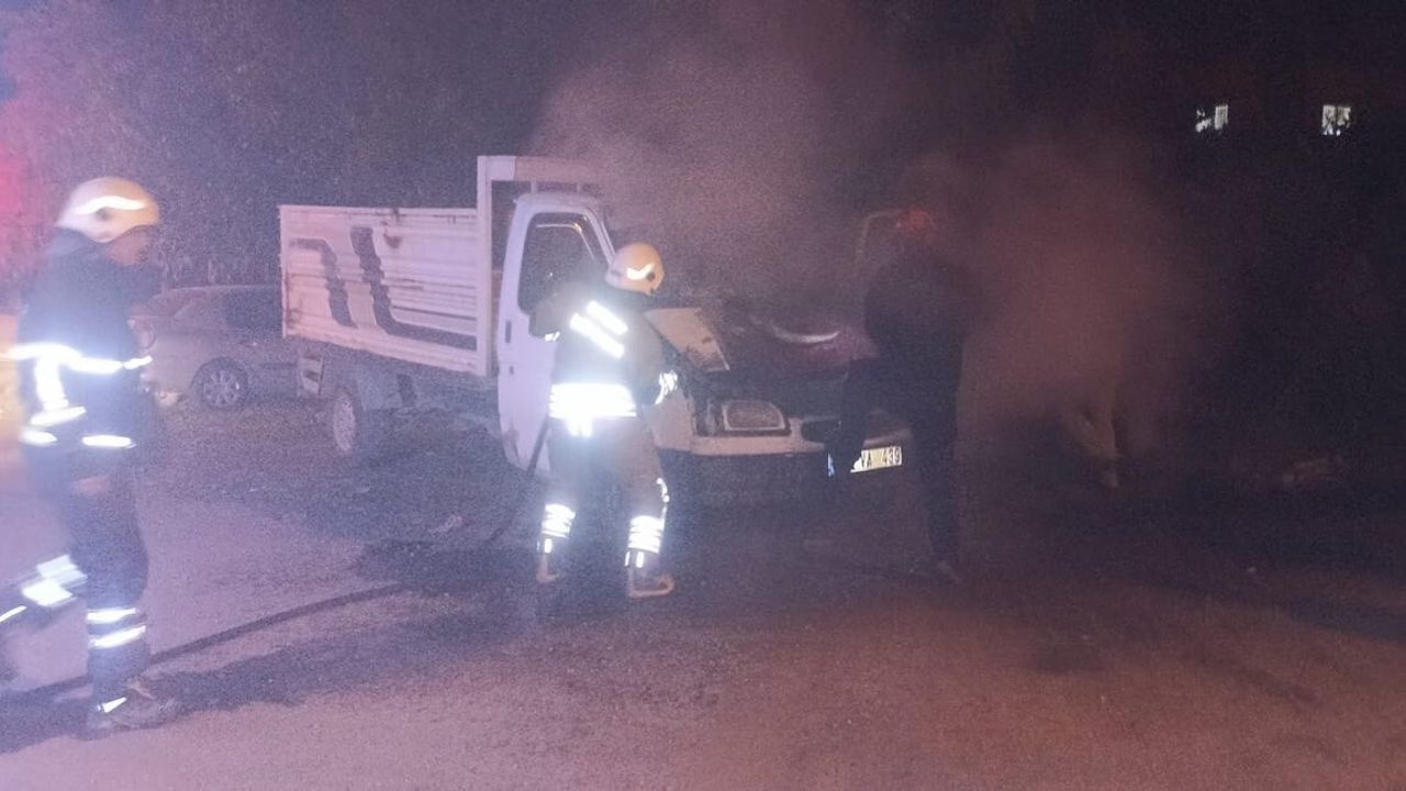 Dörtyol'da pikap motorunda yangın: Araçta hasar oluştu