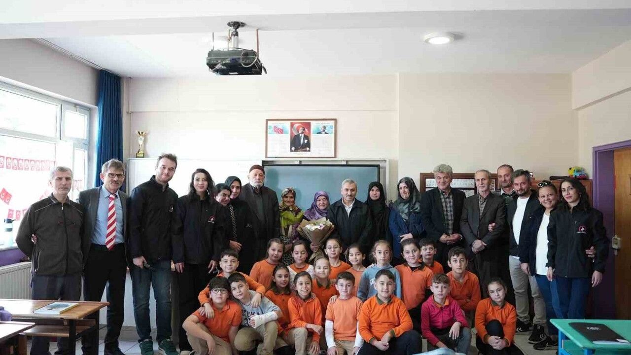 Düzce Belediyesi’nden görme engelli öğretmene duygusal Öğretmenler Günü sürprizi