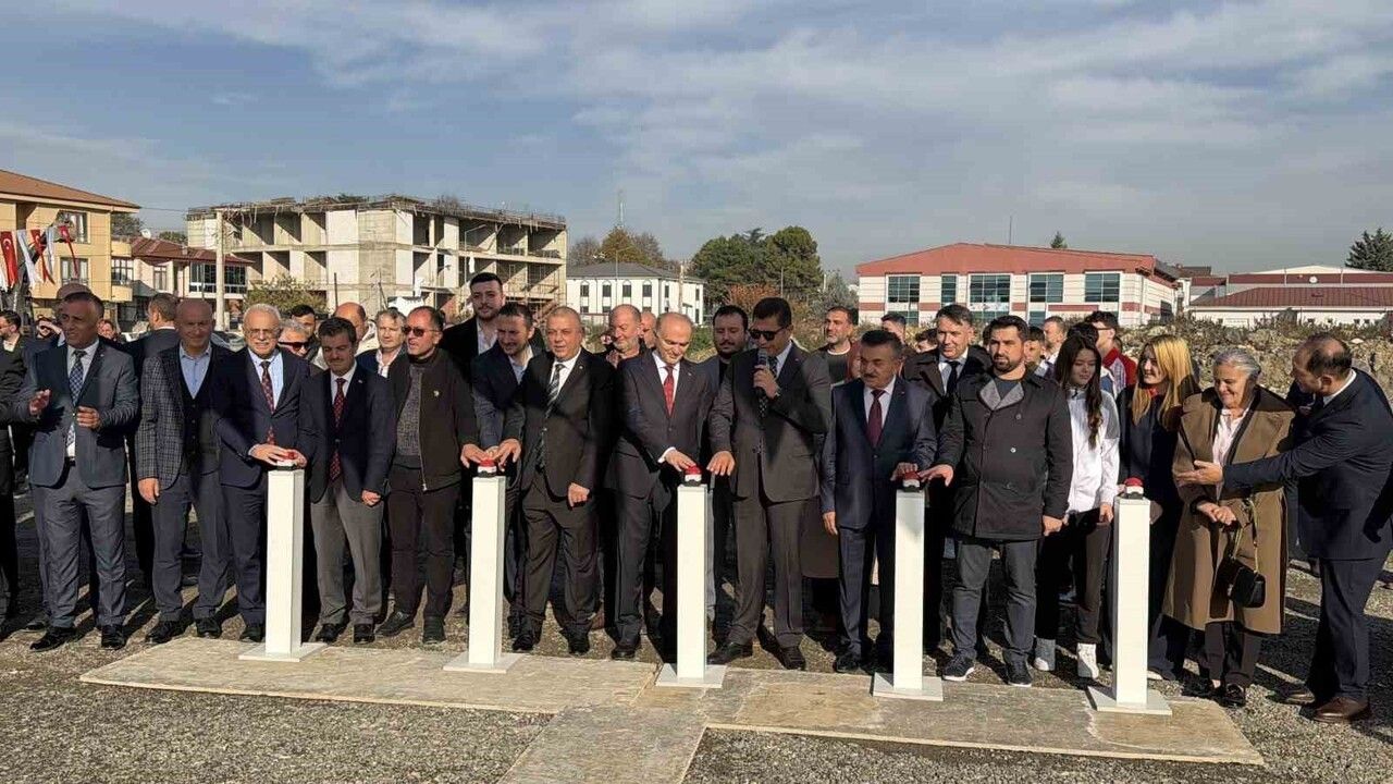 Düzce'de bin 110 metrekare kapalı alana 19 Mayıs Spor Kampüsü'nün temeli atıldı