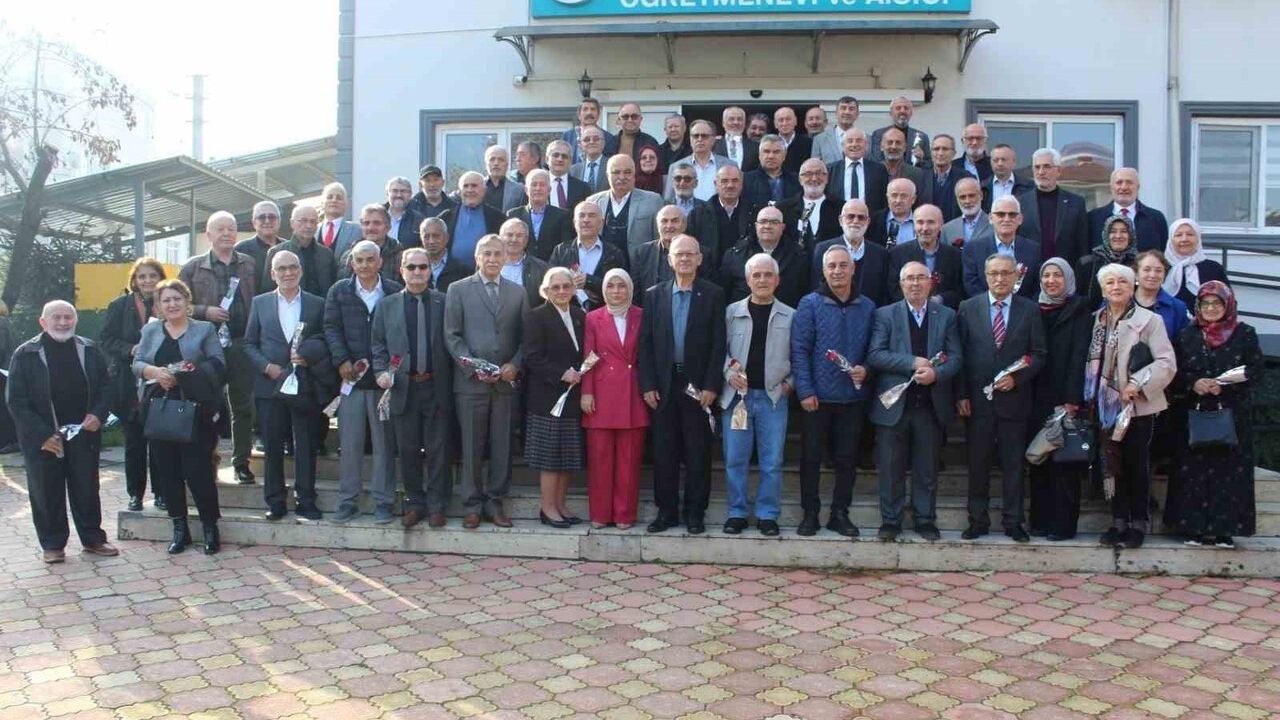 Düzce'de emekli öğretmenlere vefa kahvaltısı