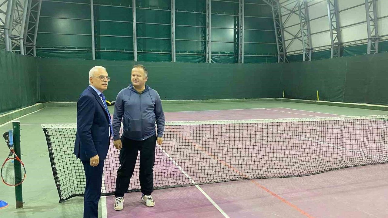 Düzce'de gençlere ve sporseverlere sürekli destek