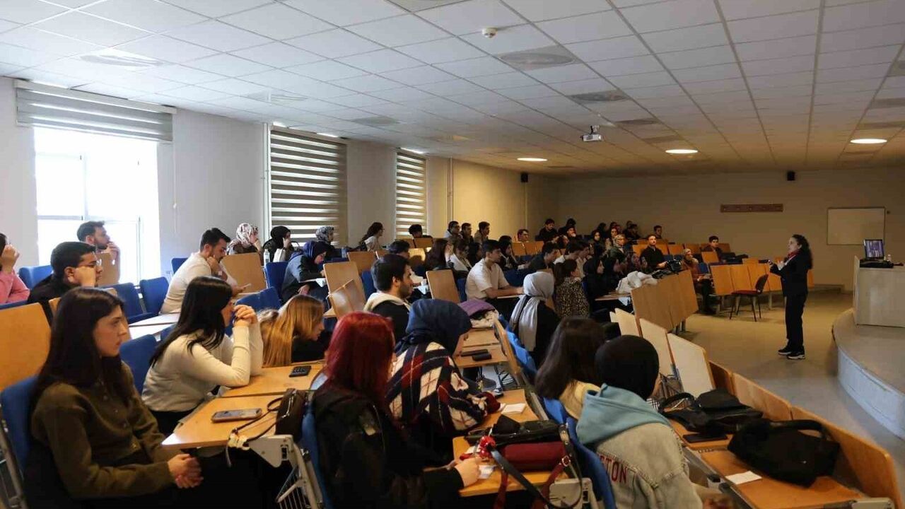 Düzce'de 'Liderlik ve Takım Yönetimi 4.0' eğitimi