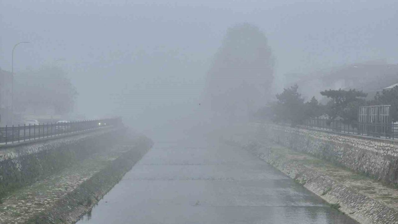 Düzce'de Sabah Sisleri: Görüş 15 Metreye Kadar Düştü