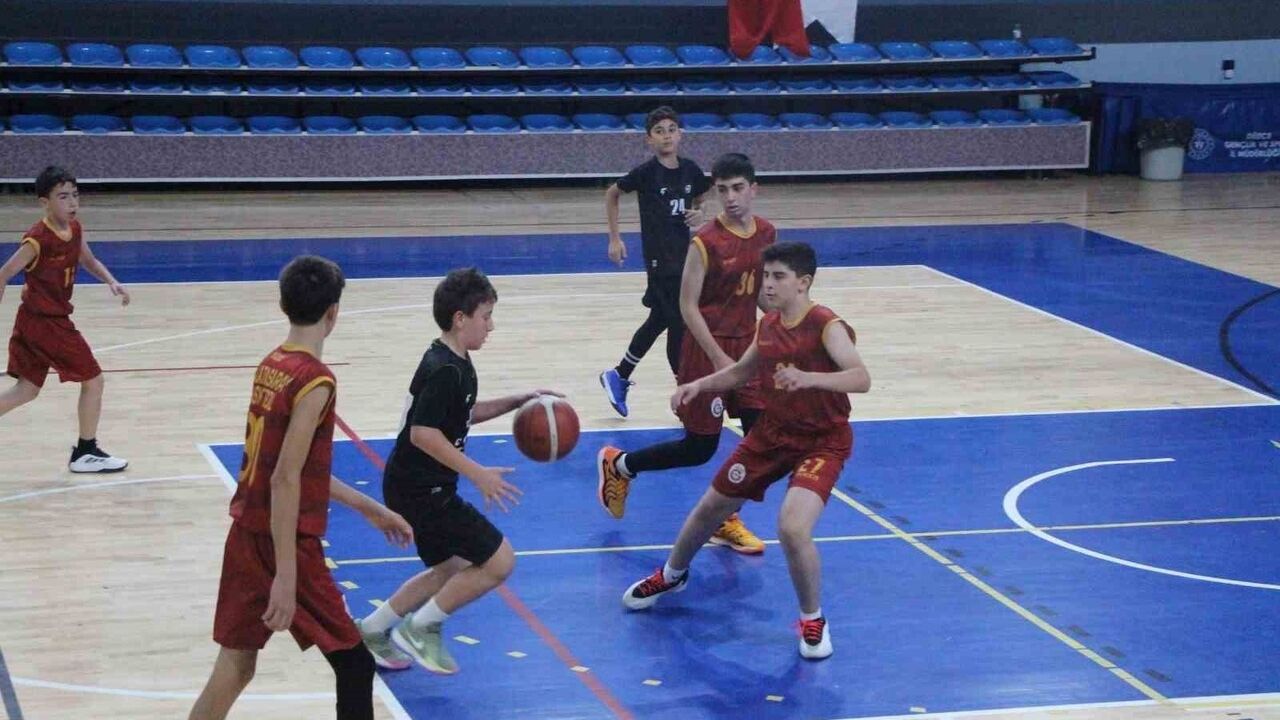 Düzce'de U-14 Erkekler Basketbol Yerel Ligi Başladı