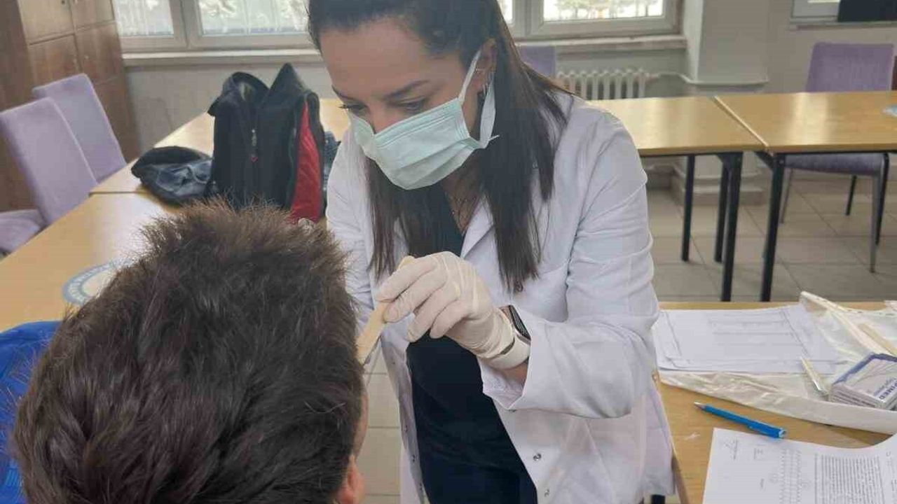 Düzce Fen Lisesi'nde 150 Öğrenciye Ücretsiz Ağız ve Diş Taraması