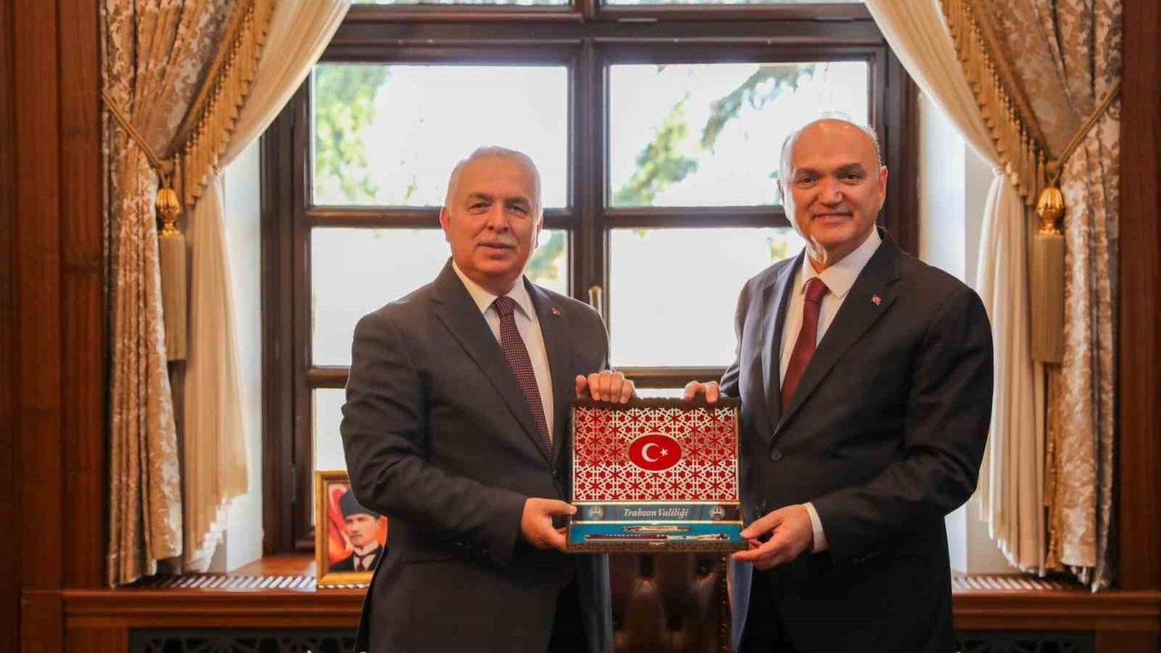 Düzce Heyeti Trabzon’da Vali Aziz Yıldırım’ı Ziyaret Etti