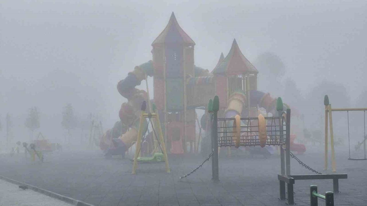 Düzce sabahını yoğun sisle karşıladı