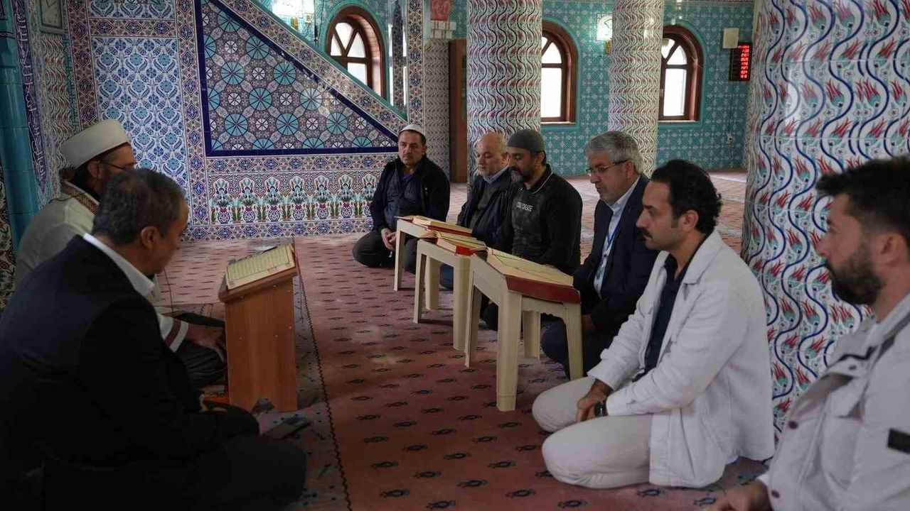 Düzce Şehitlik Camii'nde Haftaiçi Mukabele: Yaklaşık 40 Günde Bir Hatim