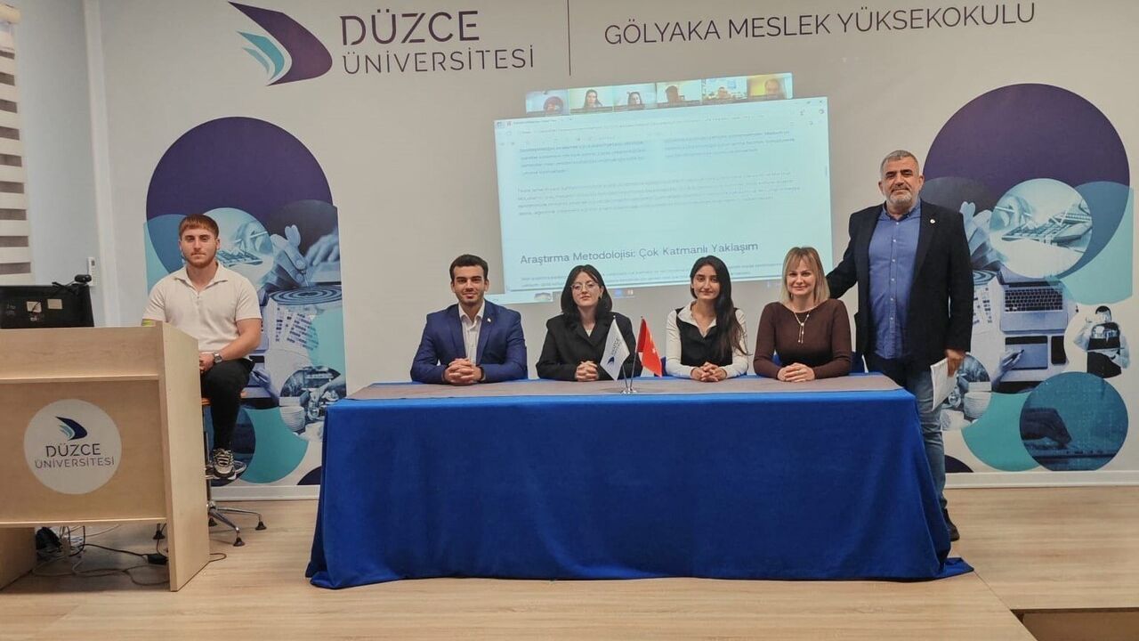 Düzce Üniversitesi 15. Yeni Dünyada İletişim Kongresi'nde MBTI ve Sosyal Medya Araştırmasını Sundu