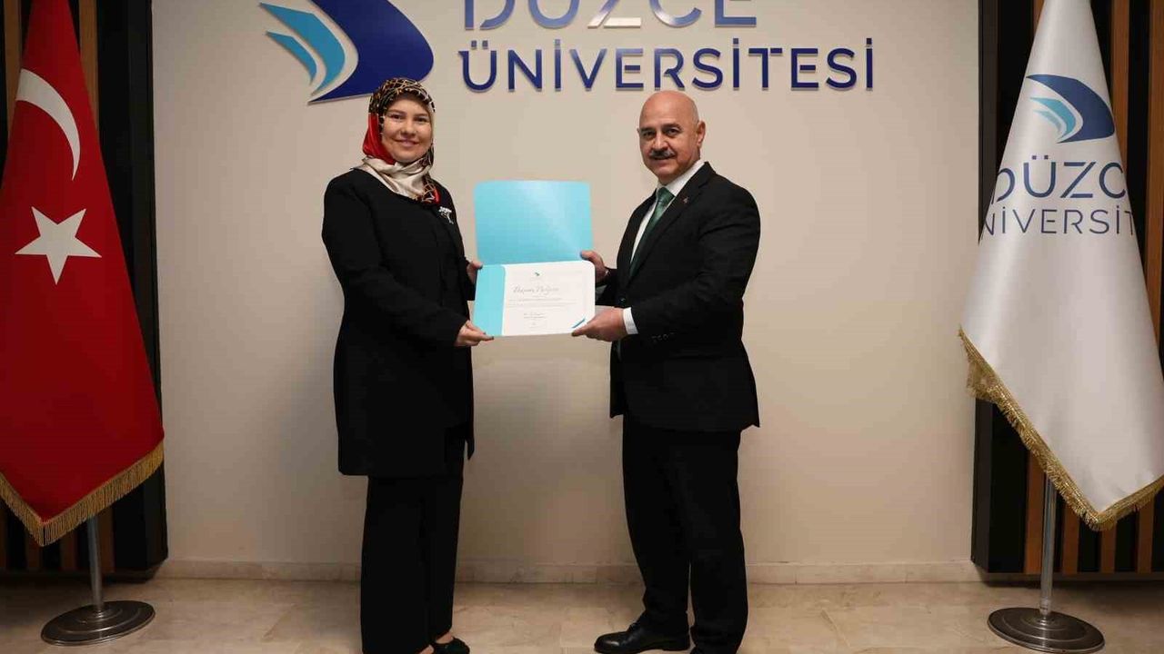 Düzce Üniversitesi öğretim üyelerine başarı belgeleri takdim edildi