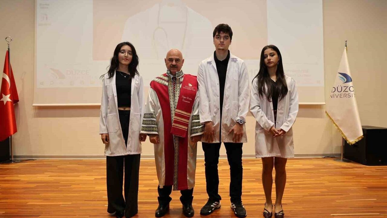 Düzce Üniversitesi Tıp Fakültesi'nde 1. Sınıf Öğrencilerine Beyaz Önlük Töreni